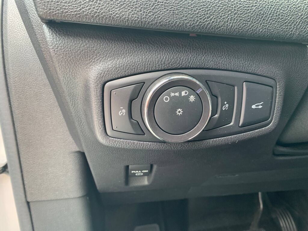 Used 2015 Lincoln MKC FWD w/ Equipment Group 101A Select image 16