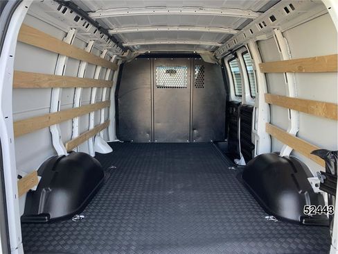 Used 2024 GMC Savana 2500 w/ Driver Convenience Package image 9