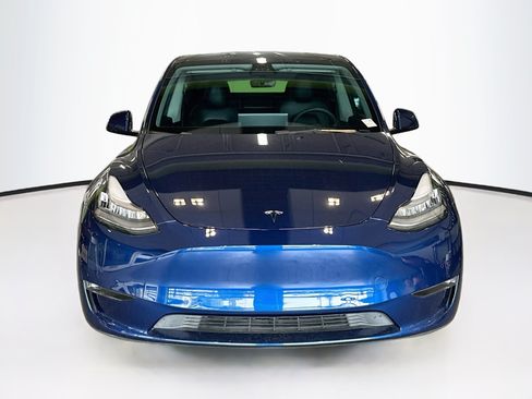Used 2021 Tesla Model Y Long Range AWD/4WD image 2