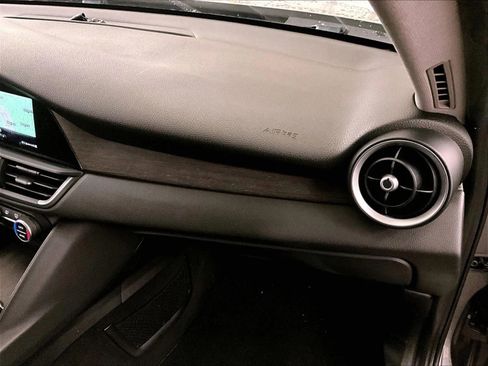 Used 2018 Alfa Romeo Giulia Ti RWD image 17
