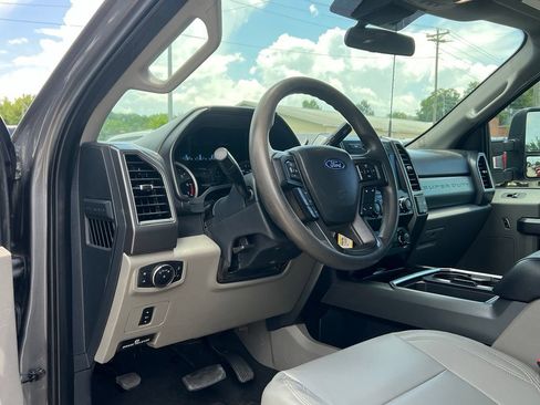 Used 2022 Ford F250 XLT w/ Black Appearance Package AWD/4WD image 12