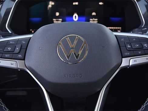 Certified 2022 Volkswagen Tiguan SE w/ Panoramic Sunroof Package image 18