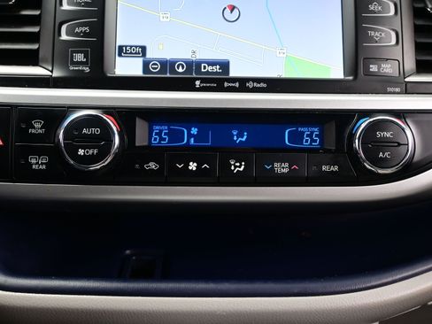 Used 2017 Toyota Highlander Limited Platinum image 22