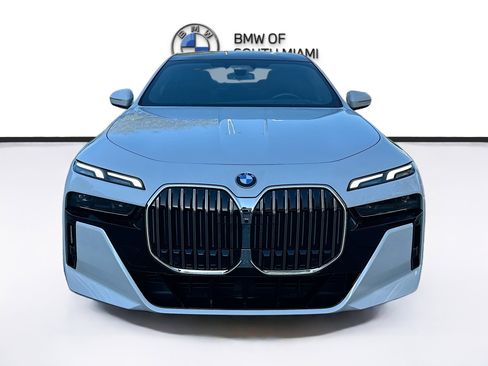 Used 2024 BMW 760i xDrive image 2