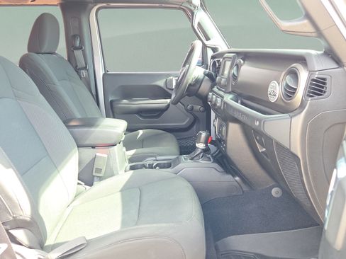 Used 2018 Jeep Wrangler Sport AWD/4WD image 15