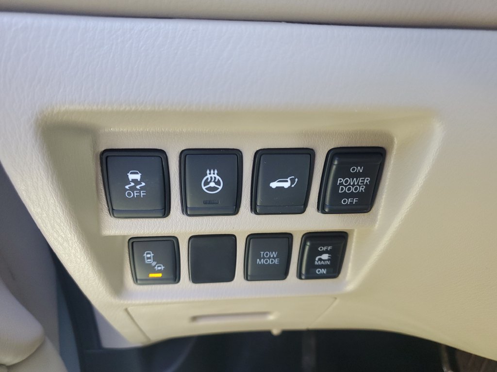 Used 2017 Nissan Pathfinder Platinum FWD image 29