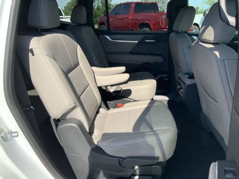 Used 2026 GMC Acadia Elevation w/ Elevation Premium Package AWD/4WD image 51