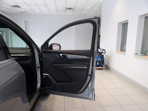 Used 2025 Buick Enclave Preferred image 27