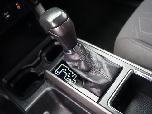 Used 2017 Toyota Tacoma TRD Off-Road AWD/4WD image 23