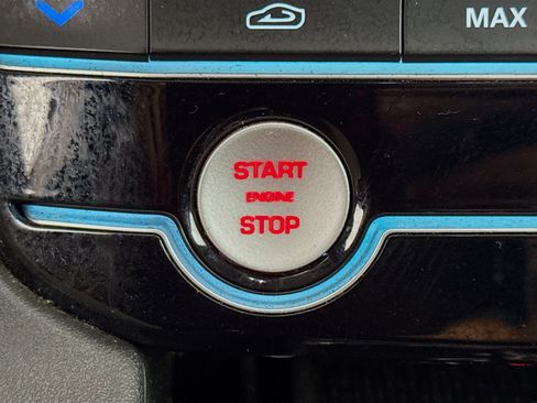 Used 2020 Jaguar F-PACE Premium image 21