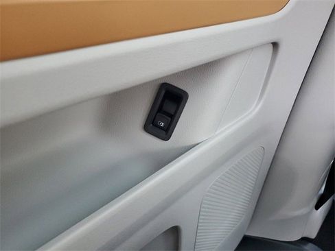 New 2025 Volkswagen ID. Buzz 1st Edition image 17