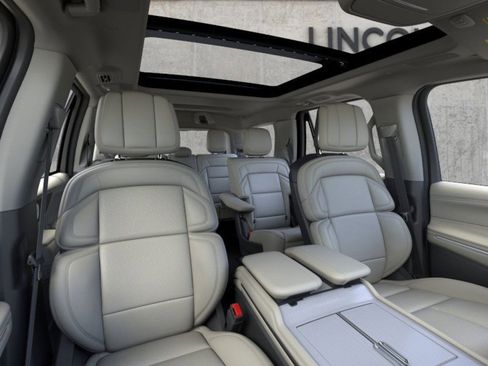 New 2025 Lincoln Navigator Reserve image 10