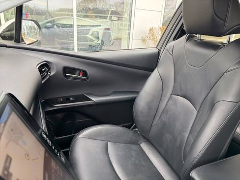 Used 2018 Toyota Prius Prime Premium image 29