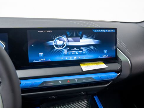 New 2025 BMW X3 xDrive30i w/ Premium Package image 25