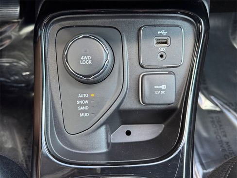 Used 2018 Jeep Compass Limited image 28