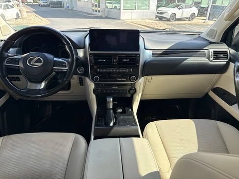 Used 2023 Lexus GX 460 Premium w/ Accessory Package AWD/4WD image 17