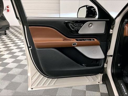 Used 2023 Lincoln Aviator Reserve w/ Equipment Group 201A AWD/4WD image 21