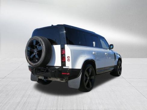 Used 2025 Land Rover Defender 110 X-Dynamic SE image 3