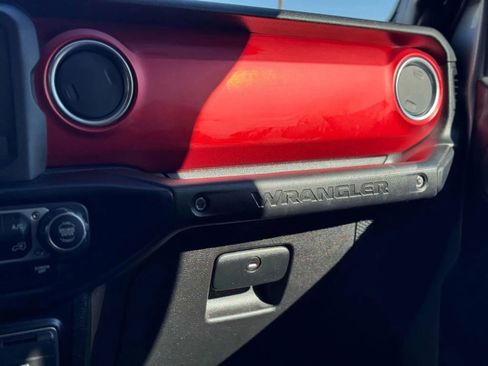 Used 2019 Jeep Wrangler Unlimited Rubicon w/ Cold Weather Group AWD/4WD image 37
