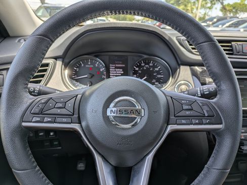 Used 2019 Nissan Rogue SV FWD image 22