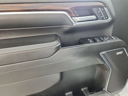 Used 2024 GMC Sierra 2500 SLT w/ SLT Convenience Package image 9