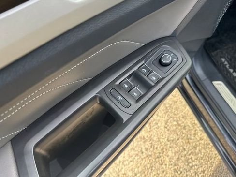 Certified 2022 Volkswagen Atlas SE image 12