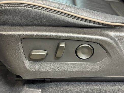 Used 2024 GMC Canyon Denali image 12