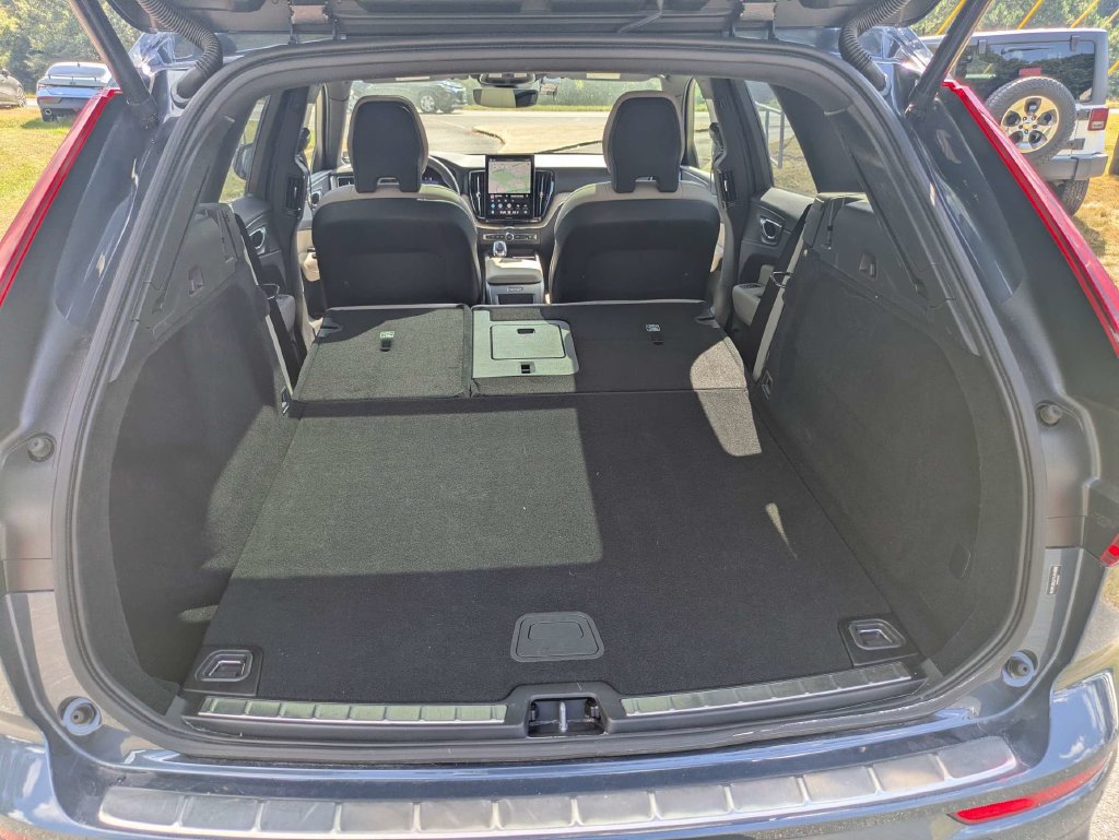 Used 2026 Volvo XC60 B5 Plus AWD/4WD image 13