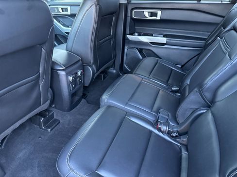 Used 2021 Ford Explorer XLT w/ Equipment Group 202A image 12