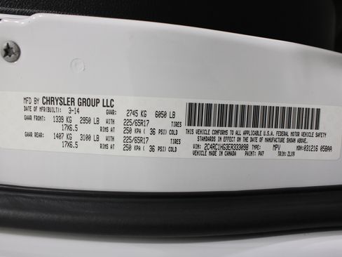 Used 2014 Chrysler Town & Country S FWD image 37