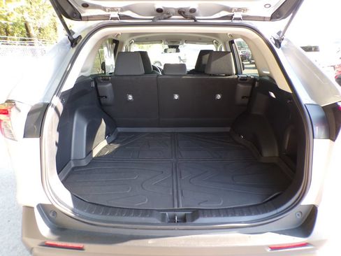 Used 2024 Toyota RAV4 LE AWD/4WD image 17