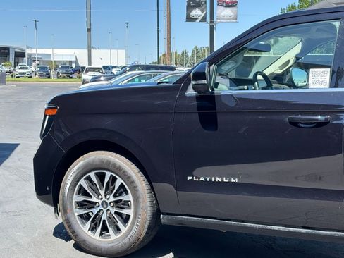 Used 2025 Ford Expedition Platinum AWD/4WD image 6