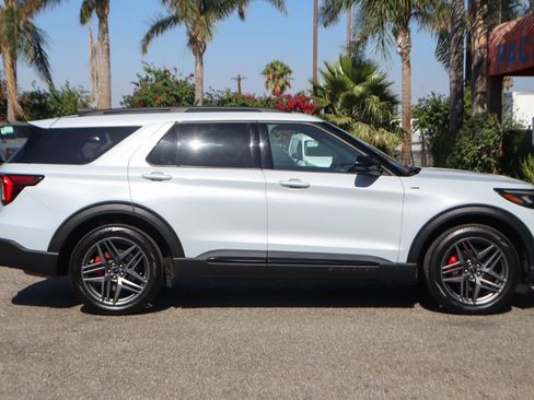 Used 2026 Ford Explorer ST-Line w/ ST-Line Street Pack AWD/4WD image 12