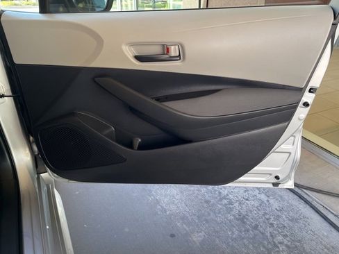 Used 2022 Toyota Corolla LE image 29