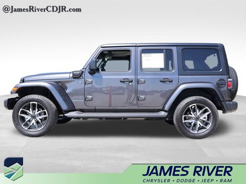Used 2024 Jeep Wrangler Unlimited w/ Convenience Group AWD/4WD image 2