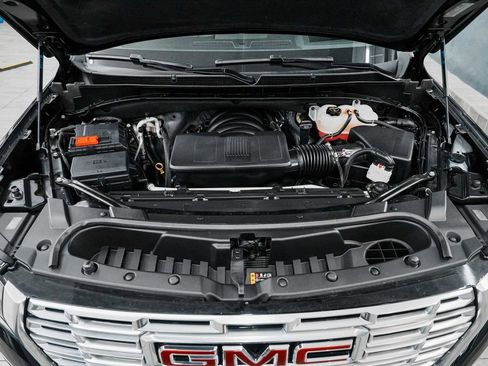 Used 2025 GMC Yukon XL Denali image 41