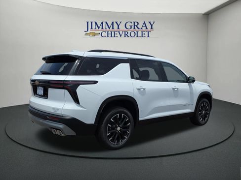 New 2026 Chevrolet Traverse LT w/ Sun and Wheel Package FWD image 5