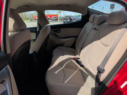 Used 2016 Hyundai Elantra SE image 18
