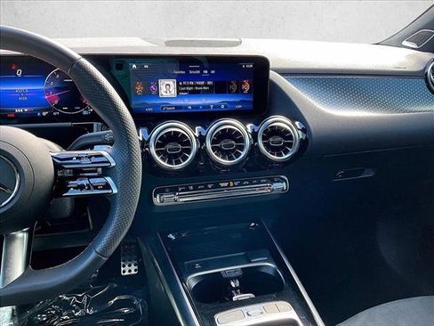 Used 2025 Mercedes-Benz GLA 250 image 8