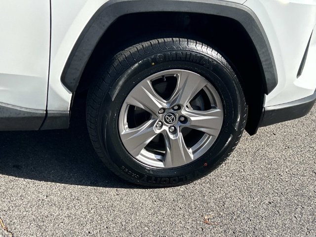Used 2022 Toyota RAV4 XLE AWD/4WD image 9