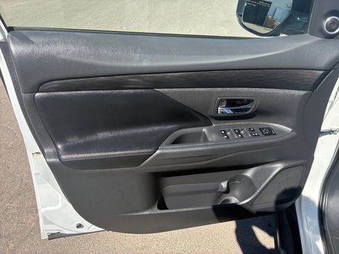 Used 2017 Mitsubishi Outlander GT image 11
