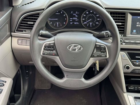 Used 2017 Hyundai Elantra SE FWD image 11