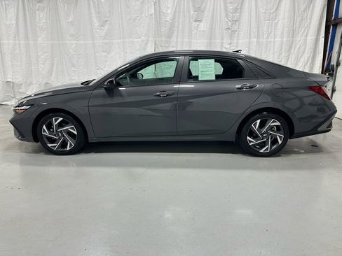 Used 2025 Hyundai Elantra Sport image 4