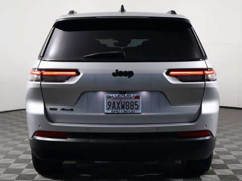 Used 2022 Jeep Grand Cherokee L Laredo image 5