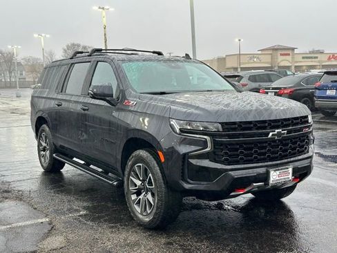 Used 2024 Chevrolet Suburban Z71 w/ Luxury Package image 3