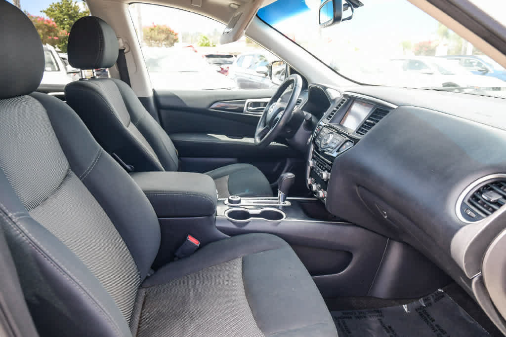 Used 2017 Nissan Pathfinder SV AWD/4WD image 14