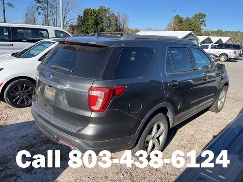 Used 2018 Ford Explorer XLT w/ Equipment Group 202A image 2