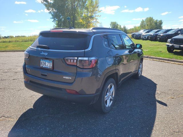 Used 2024 Jeep Compass Latitude w/ Convenience Group AWD/4WD image 6