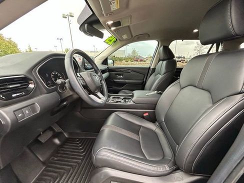 Used 2025 Honda Pilot EX-L image 12