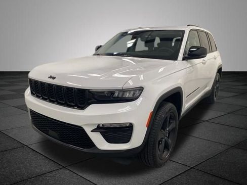 Used 2023 Jeep Grand Cherokee Limited w/ Black Appearance Package image 3